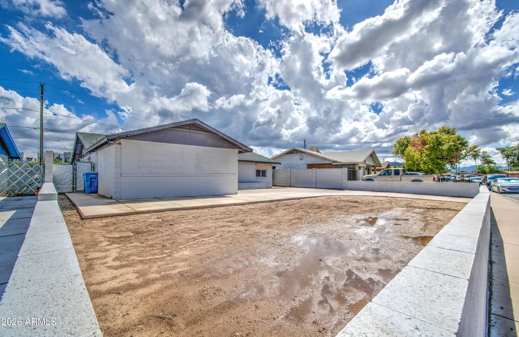 2077 W HIDALGO Avenue, Phoenix, AZ 85041 — photo 5