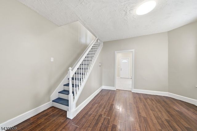 82 Pequannock St, Dover Town, NJ 07801