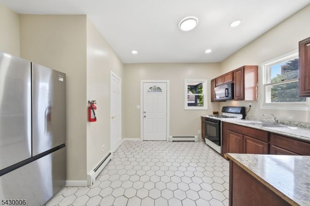 82 Pequannock St, Dover Town, NJ 07801