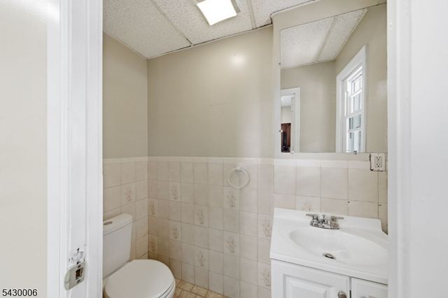 82 Pequannock St, Dover Town, NJ 07801