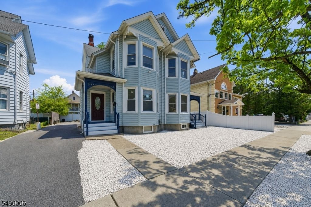 82 Pequannock St, Dover Town, NJ 07801