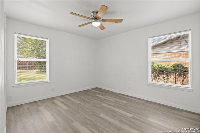 317 E Wright Blvd, Universal City, TX 78148