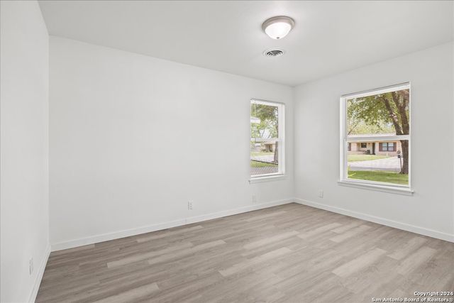 317 E Wright Blvd, Universal City, TX 78148