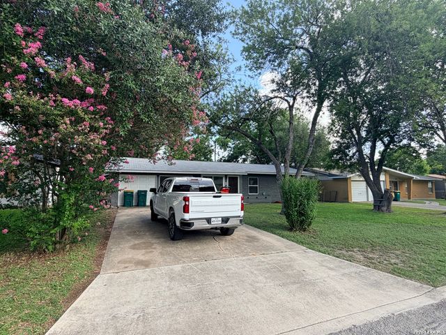 317 E Wright Blvd, Universal City, TX 78148