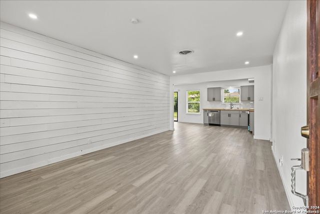 317 E Wright Blvd, Universal City, TX 78148