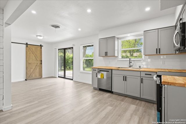 317 E Wright Blvd, Universal City, TX 78148