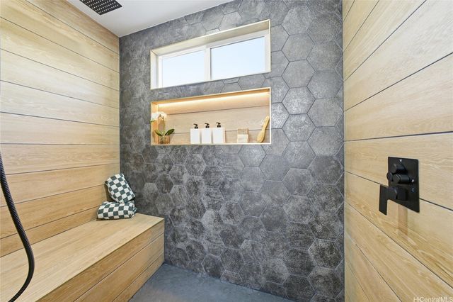 7203 Opaekaa Street, Honolulu, HI 96825