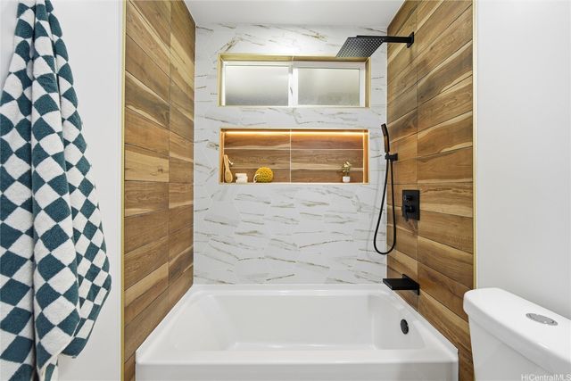 7203 Opaekaa Street, Honolulu, HI 96825