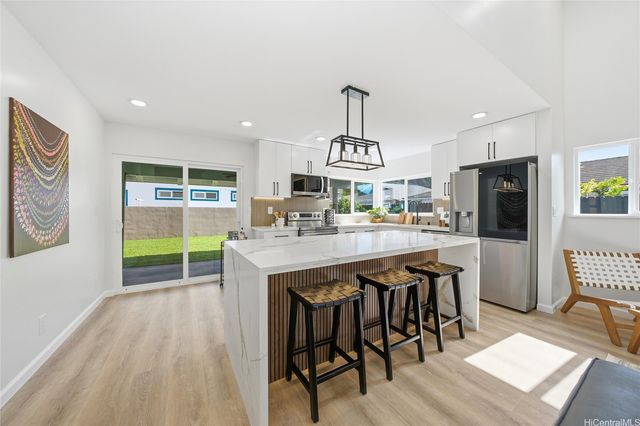 7203 Opaekaa Street, Honolulu, HI 96825