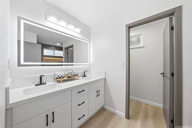 7203 Opaekaa Street, Honolulu, HI 96825