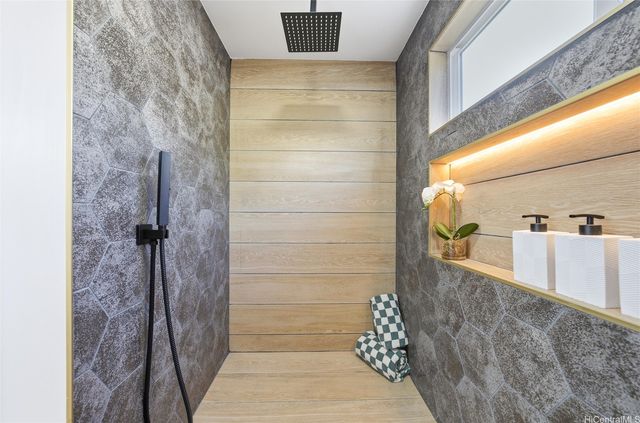 7203 Opaekaa Street, Honolulu, HI 96825