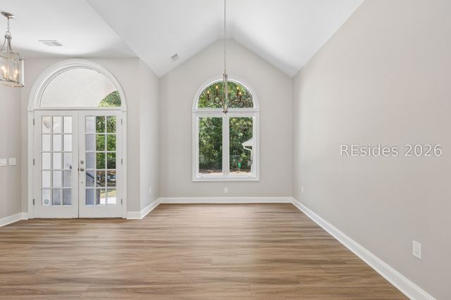 11 Forest Dr, Hilton Head Island, SC 29928