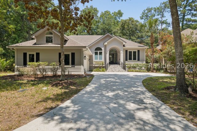11 Forest Dr, Hilton Head Island, SC 29928