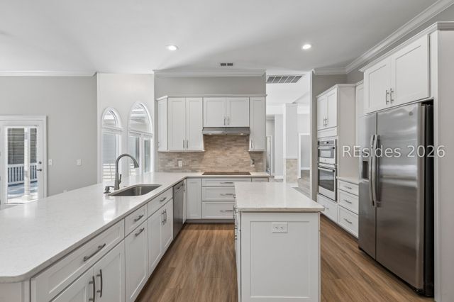 11 Forest Dr, Hilton Head Island, SC 29928