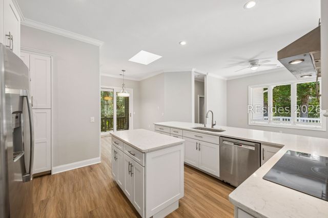11 Forest Dr, Hilton Head Island, SC 29928