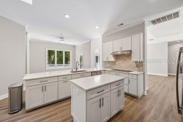 11 Forest Dr, Hilton Head Island, SC 29928
