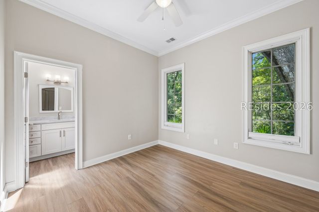 11 Forest Dr, Hilton Head Island, SC 29928