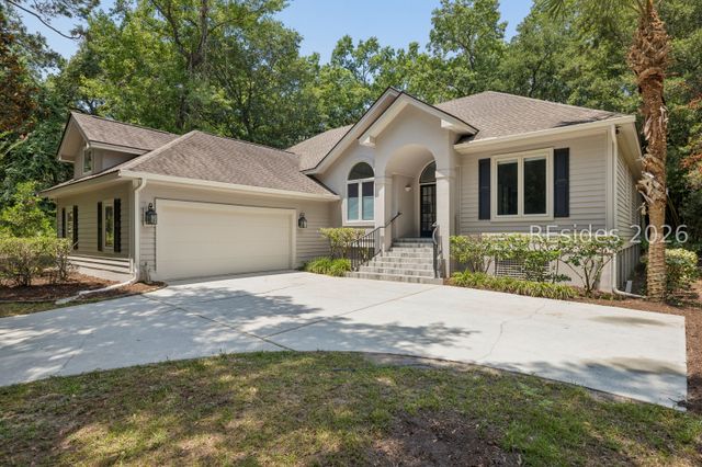 11 Forest Dr, Hilton Head Island, SC 29928