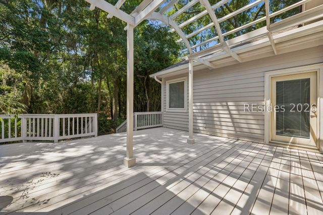 11 Forest Dr, Hilton Head Island, SC 29928
