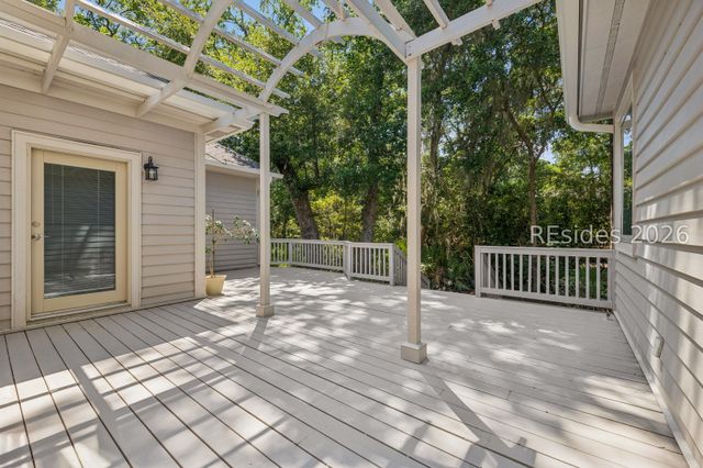 11 Forest Dr, Hilton Head Island, SC 29928
