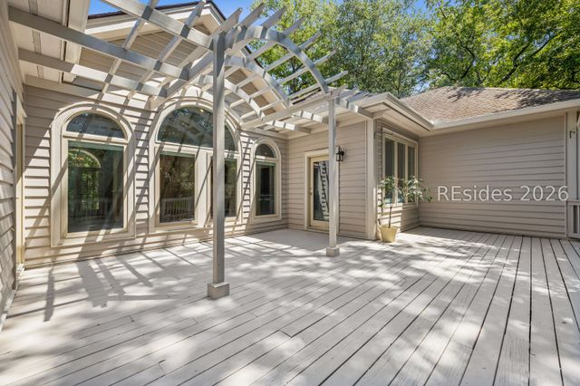 11 Forest Dr, Hilton Head Island, SC 29928