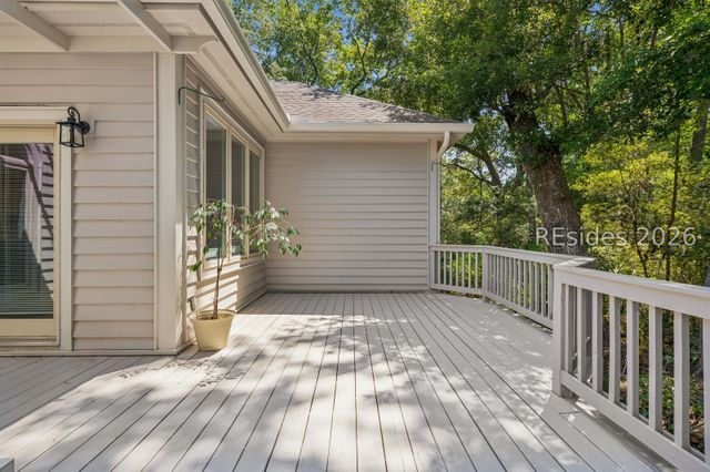 11 Forest Dr, Hilton Head Island, SC 29928