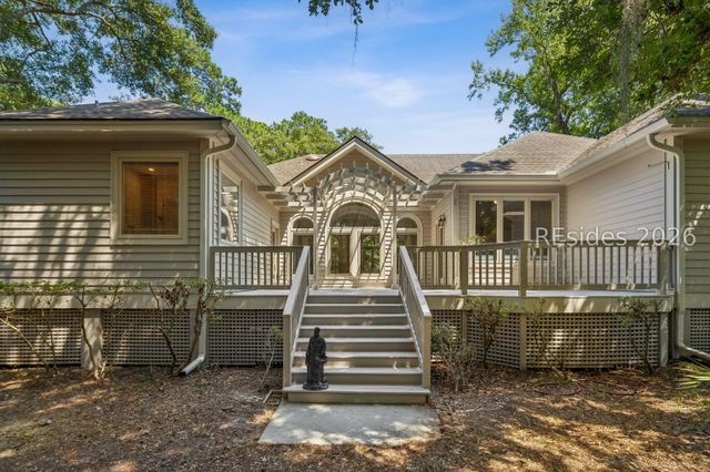 11 Forest Dr, Hilton Head Island, SC 29928