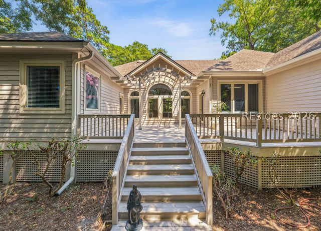 11 Forest Dr, Hilton Head Island, SC 29928