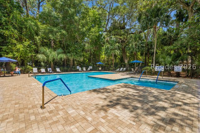 11 Forest Dr, Hilton Head Island, SC 29928