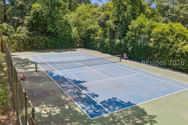 11 Forest Dr, Hilton Head Island, SC 29928