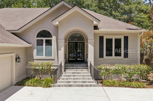 11 Forest Dr, Hilton Head Island, SC 29928