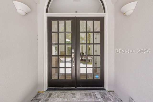 11 Forest Dr, Hilton Head Island, SC 29928