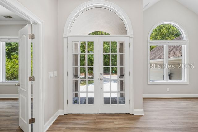 11 Forest Dr, Hilton Head Island, SC 29928