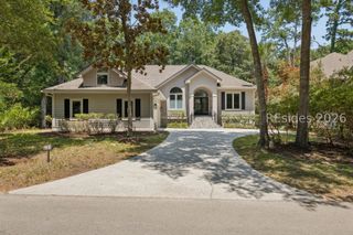 11 Forest Dr, Hilton Head Island, SC 29928