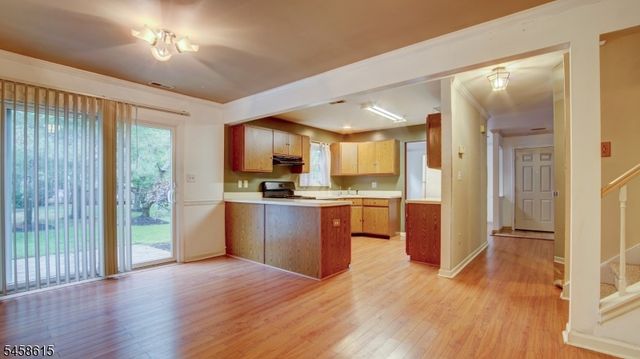 8 Forden Ct, Sayreville Boro, NJ 08872