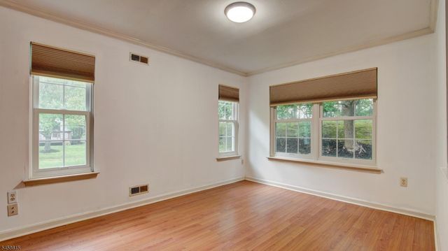 8 Forden Ct, Sayreville Boro, NJ 08872