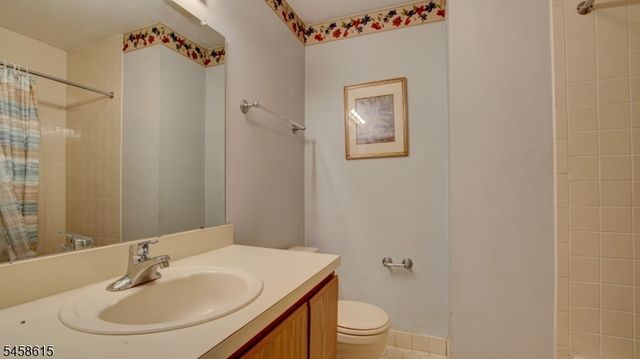 8 Forden Ct, Sayreville Boro, NJ 08872