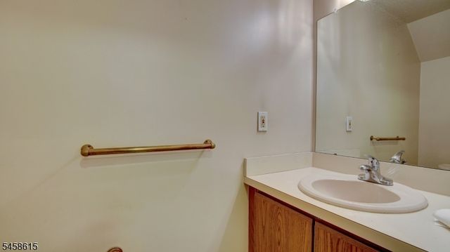 8 Forden Ct, Sayreville Boro, NJ 08872