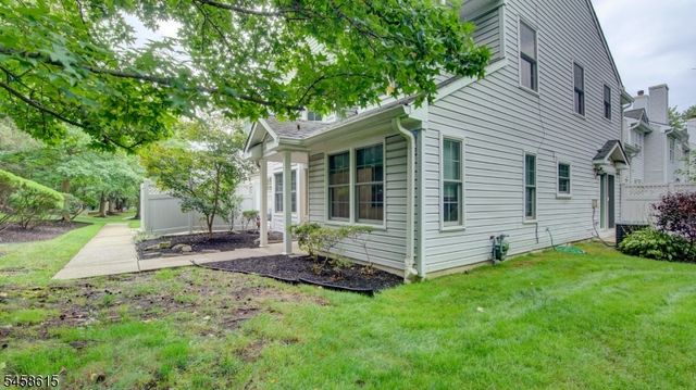 8 Forden Ct, Sayreville Boro, NJ 08872