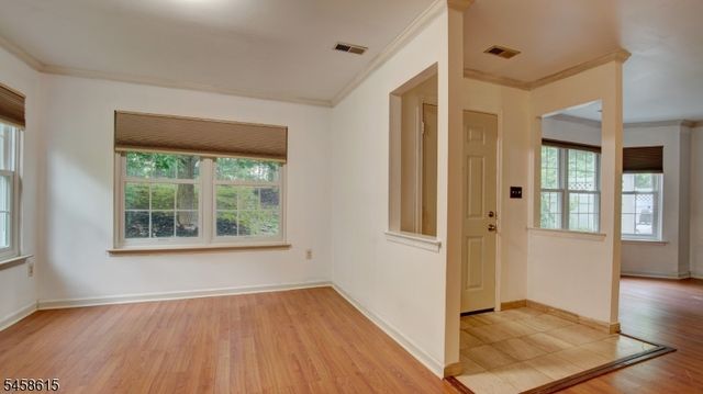 8 Forden Ct, Sayreville Boro, NJ 08872