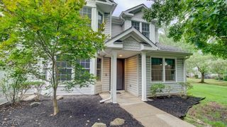 8 Forden Ct, Sayreville Boro, NJ 08872