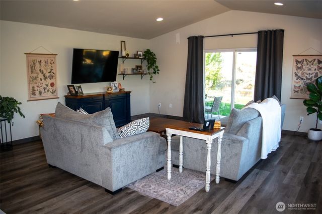 3030 Riverview Lane, Malaga, WA 98828