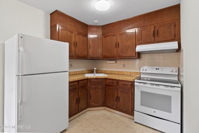 11C Cambridge Circle, Manchester, NJ 08759
