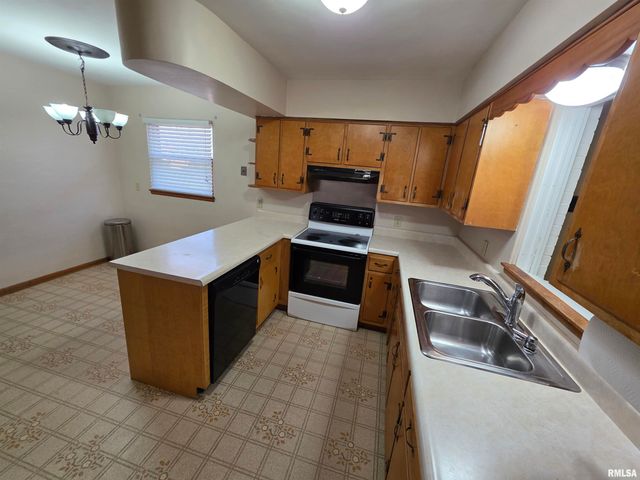 24 Wenzel Lane, Springfield, IL 62702