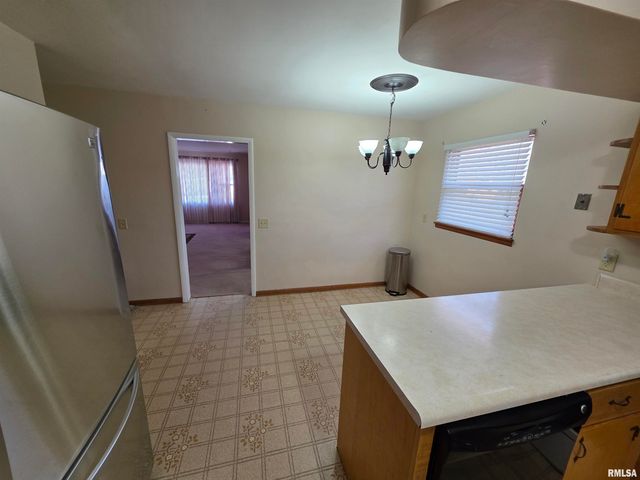 24 Wenzel Lane, Springfield, IL 62702