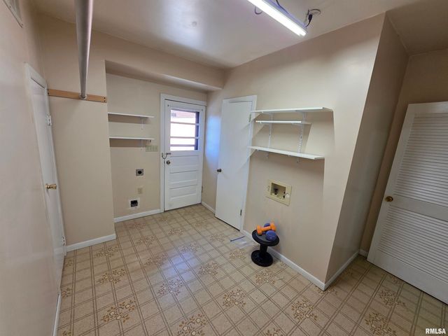 24 Wenzel Lane, Springfield, IL 62702