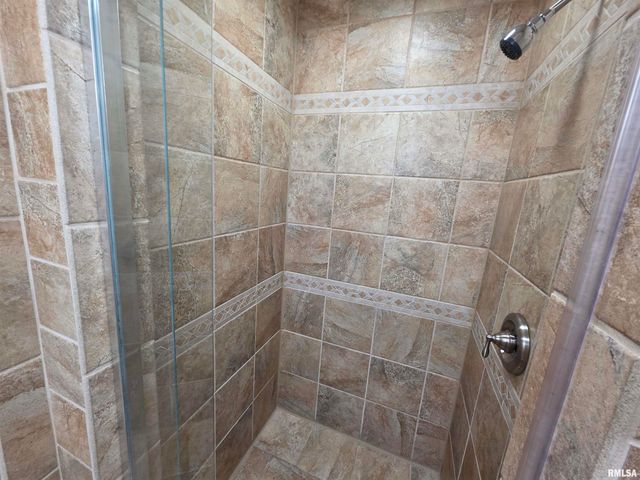 24 Wenzel Lane, Springfield, IL 62702