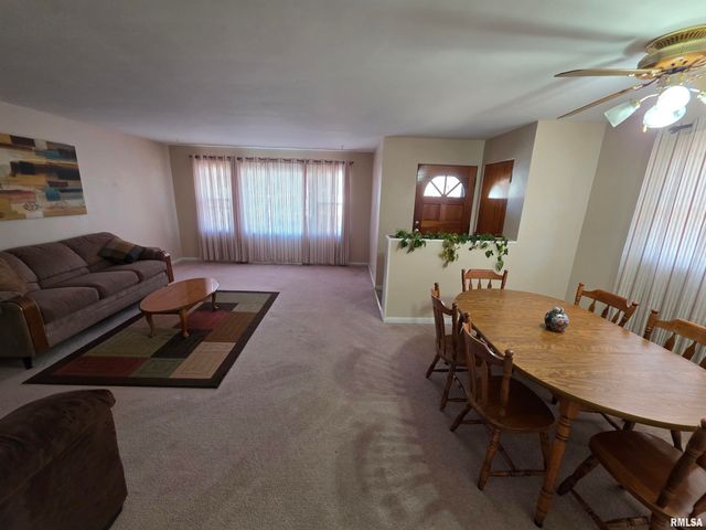 24 Wenzel Lane, Springfield, IL 62702