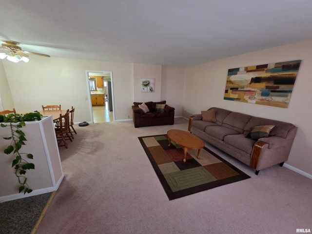 24 Wenzel Lane, Springfield, IL 62702