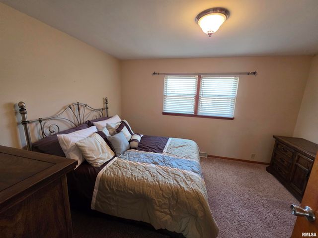 24 Wenzel Lane, Springfield, IL 62702